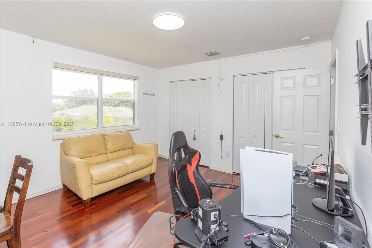 507 Hunting Lodge Dr, Miami Springs FL 33166