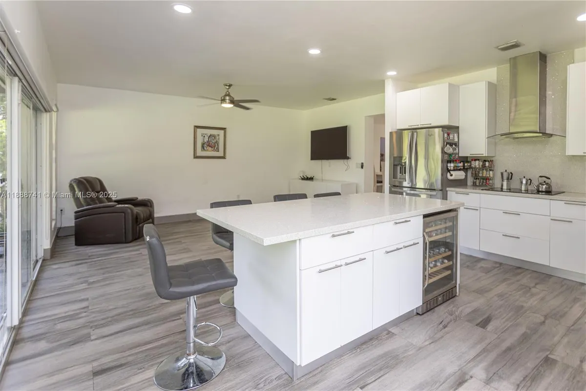 507 Hunting Lodge Dr, Miami Springs FL 33166