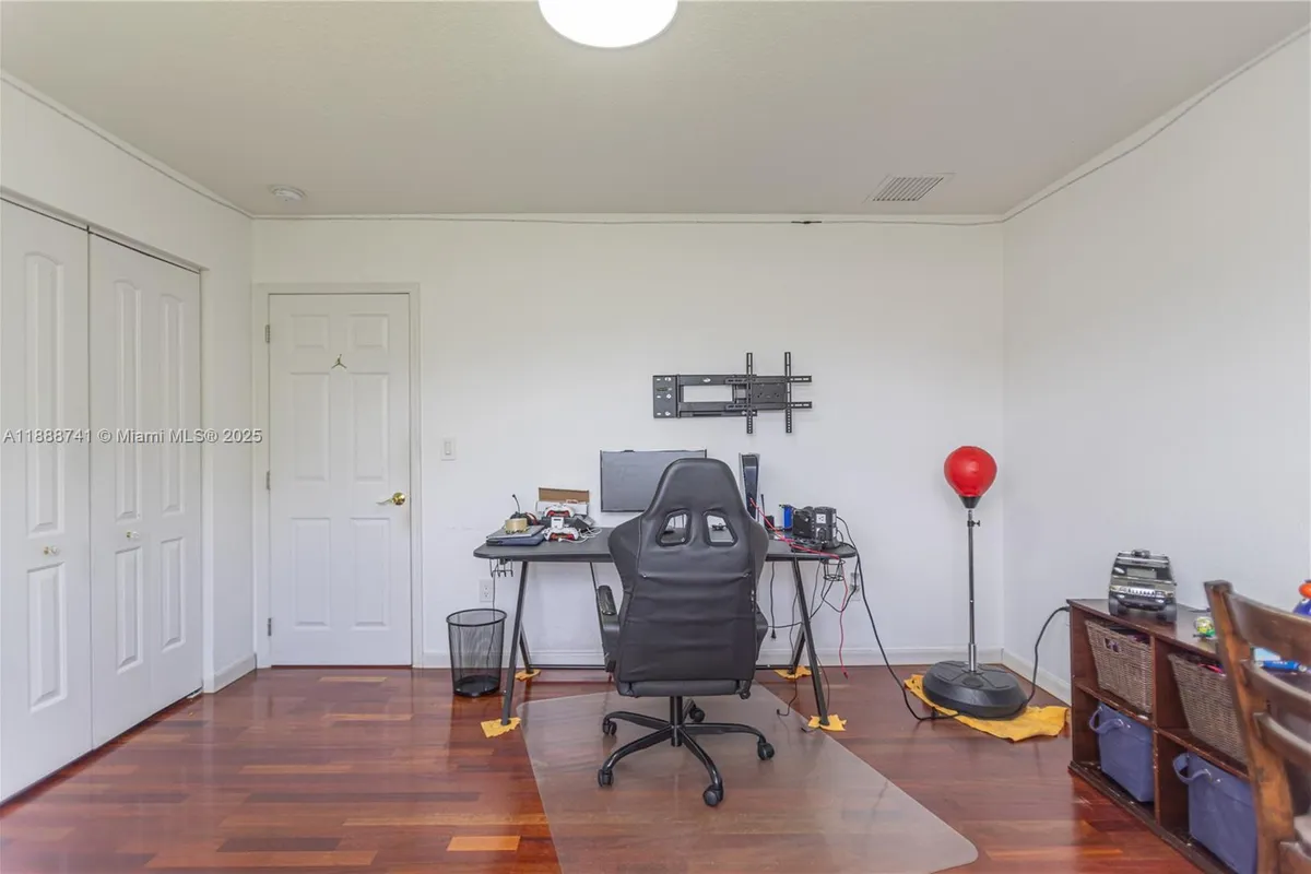 507 Hunting Lodge Dr, Miami Springs FL 33166