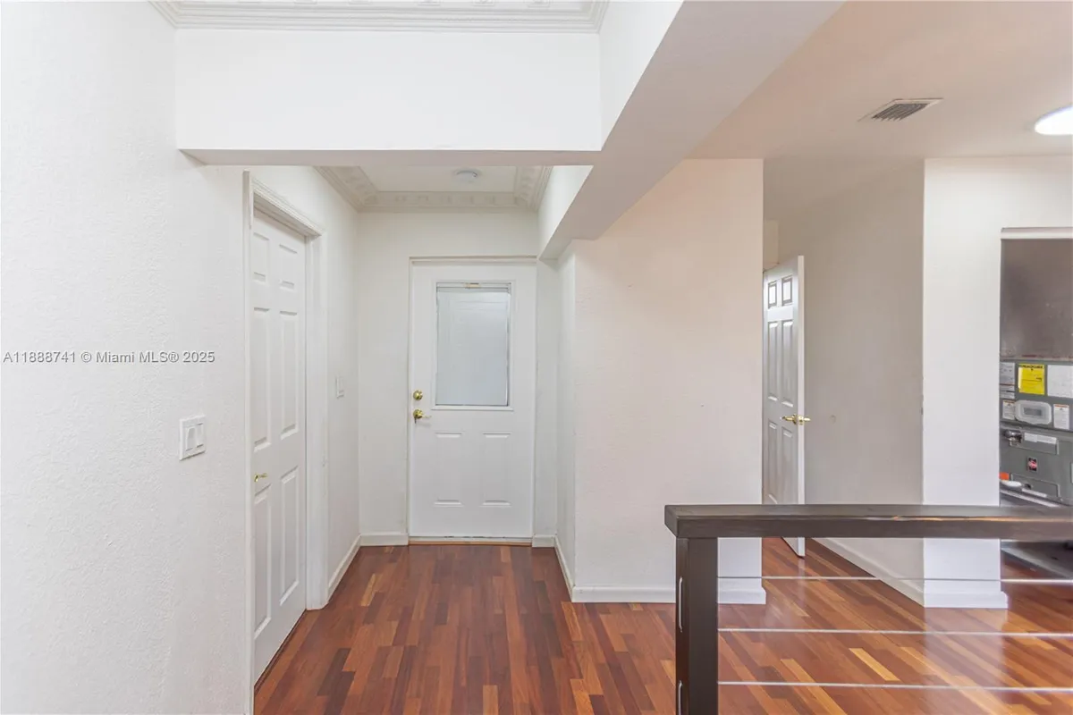 507 Hunting Lodge Dr, Miami Springs FL 33166