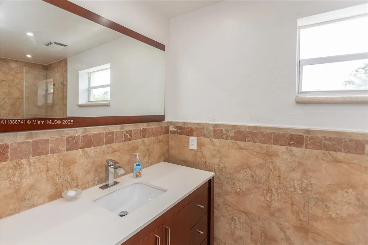 507 Hunting Lodge Dr, Miami Springs FL 33166