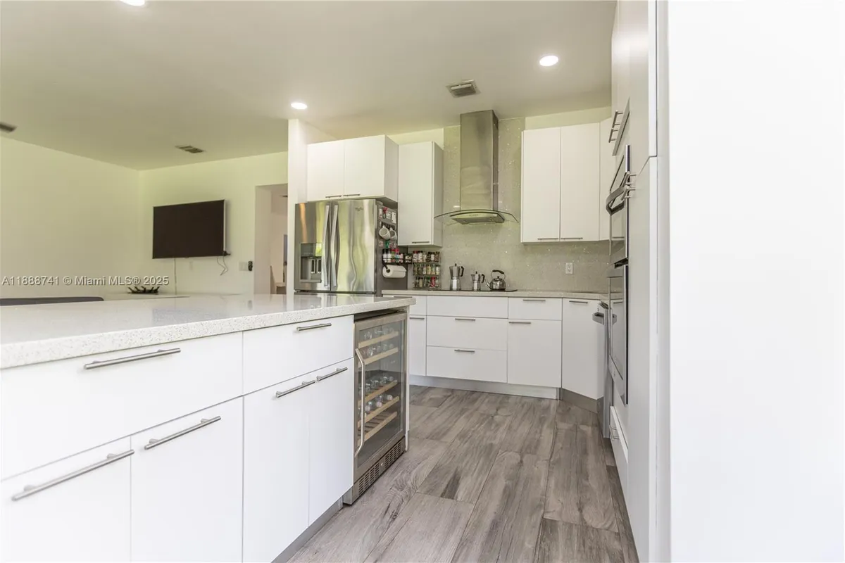 507 Hunting Lodge Dr, Miami Springs FL 33166