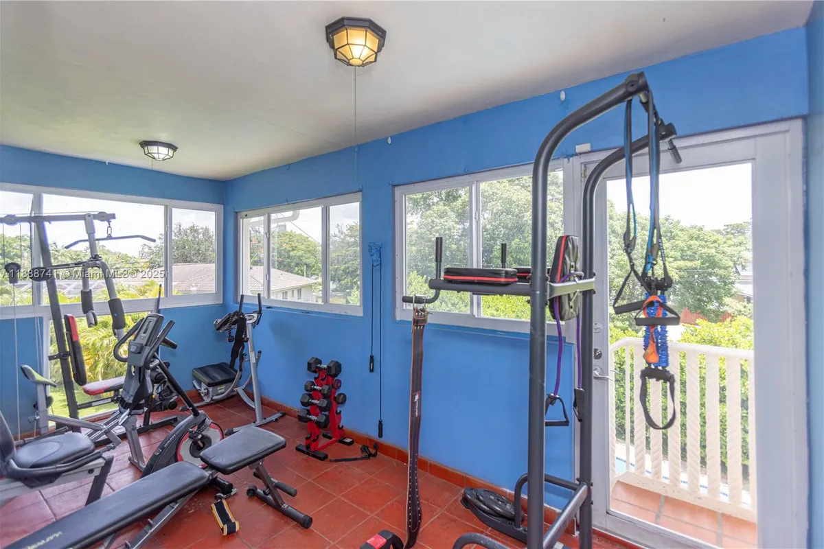 507 Hunting Lodge Dr, Miami Springs FL 33166