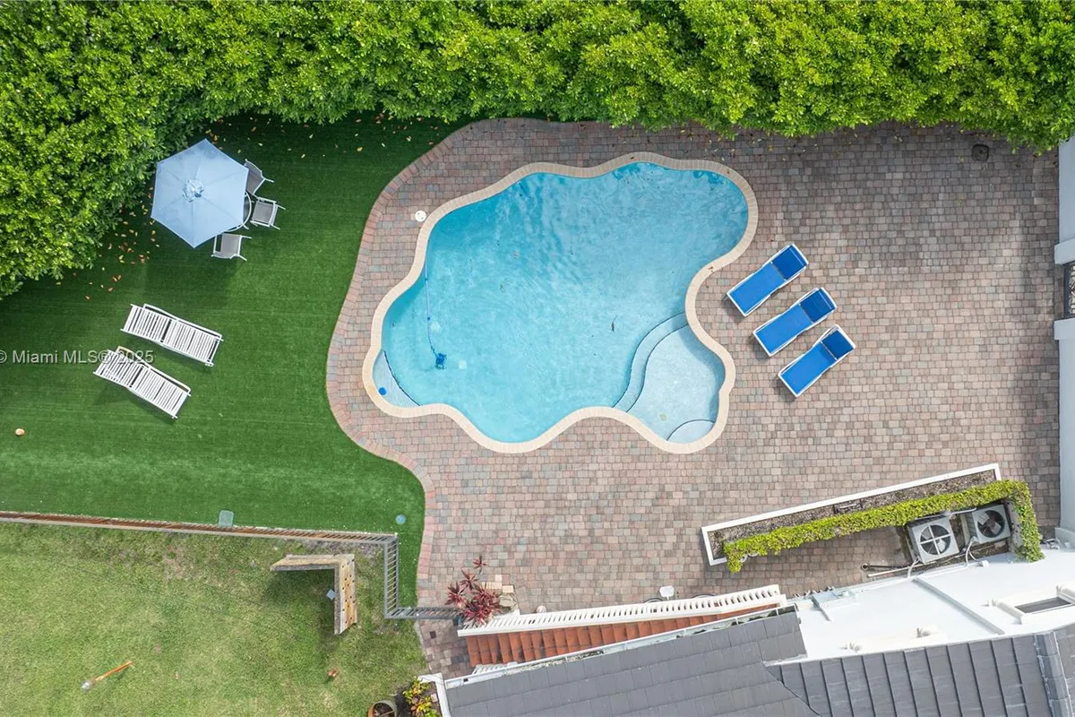 507 Hunting Lodge Dr, Miami Springs FL 33166