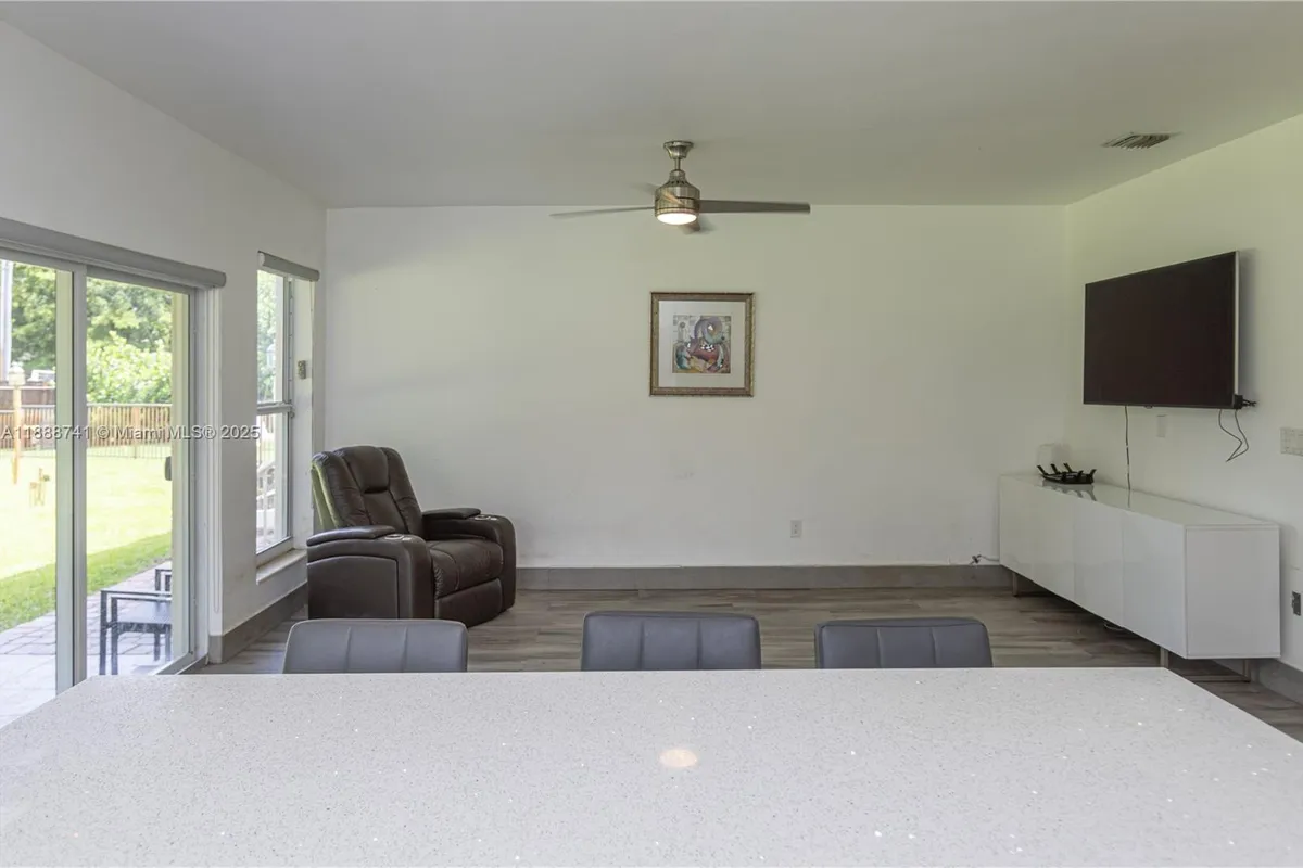 507 Hunting Lodge Dr, Miami Springs FL 33166