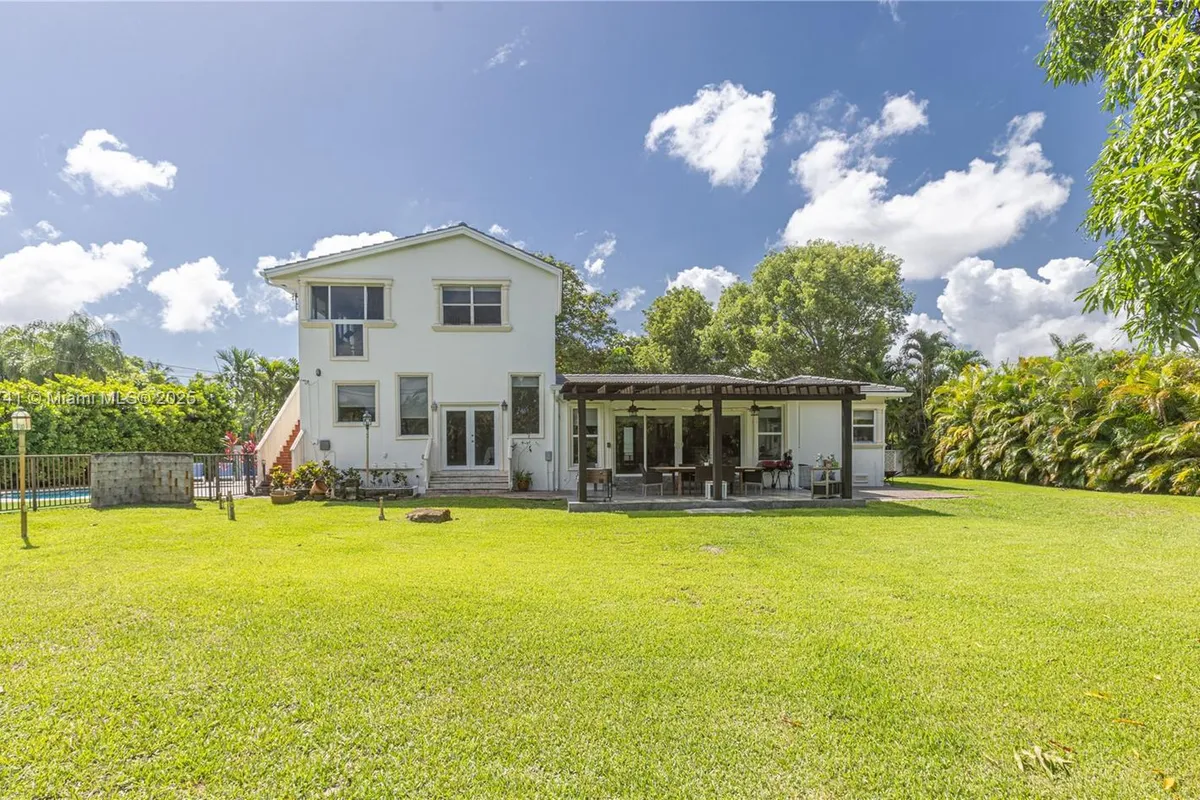 507 Hunting Lodge Dr, Miami Springs FL 33166