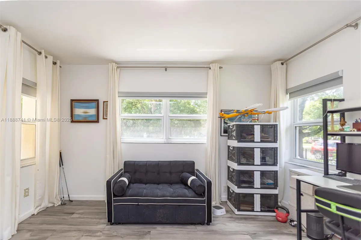 507 Hunting Lodge Dr, Miami Springs FL 33166