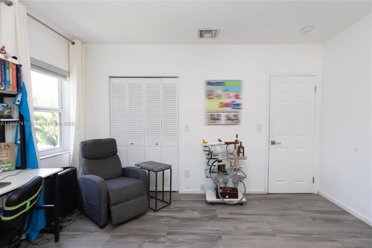 507 Hunting Lodge Dr, Miami Springs FL 33166