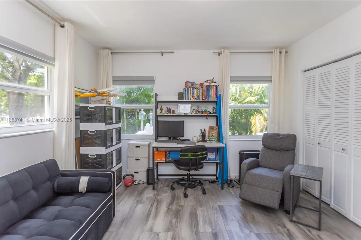 507 Hunting Lodge Dr, Miami Springs FL 33166