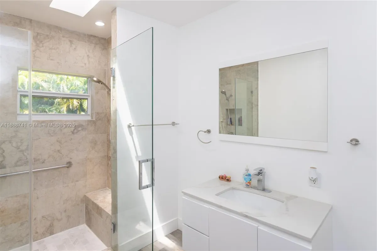 507 Hunting Lodge Dr, Miami Springs FL 33166