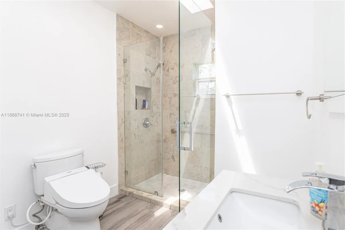 507 Hunting Lodge Dr, Miami Springs FL 33166