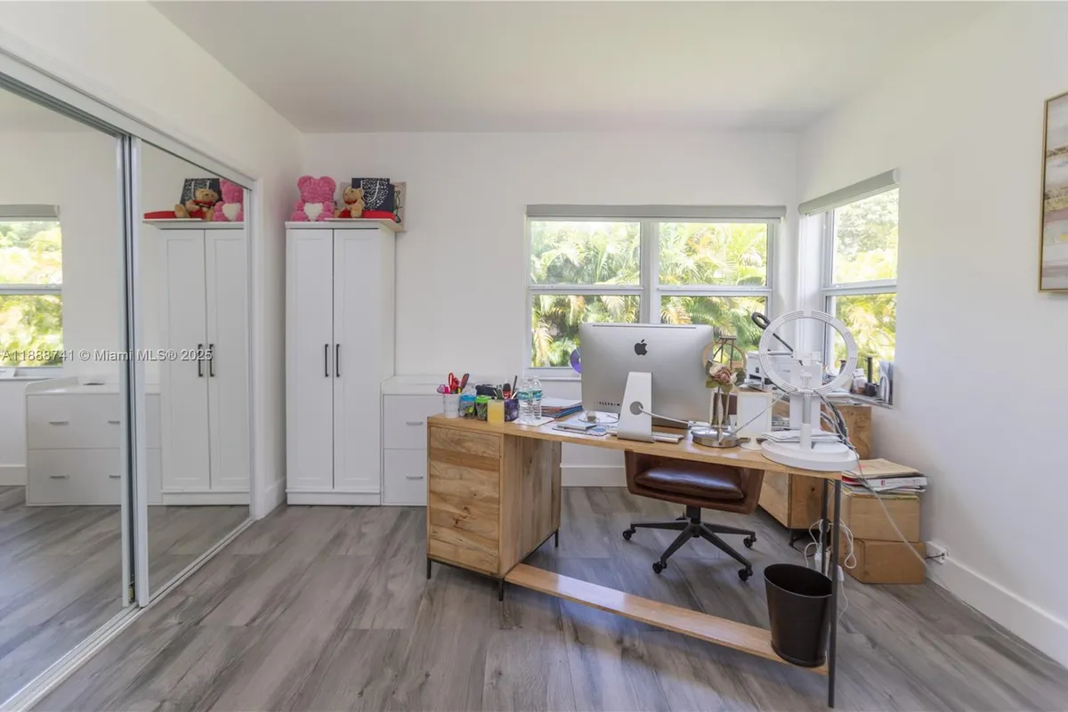 507 Hunting Lodge Dr, Miami Springs FL 33166