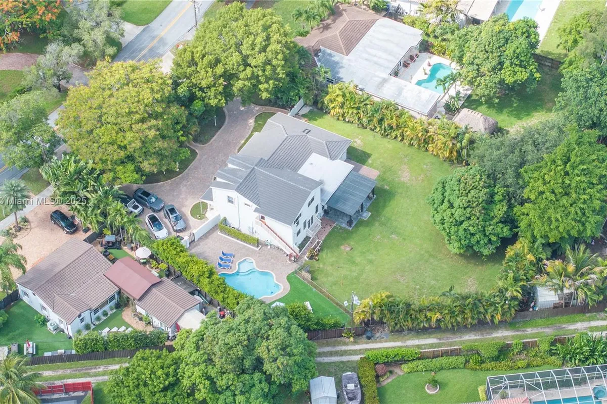 507 Hunting Lodge Dr, Miami Springs FL 33166