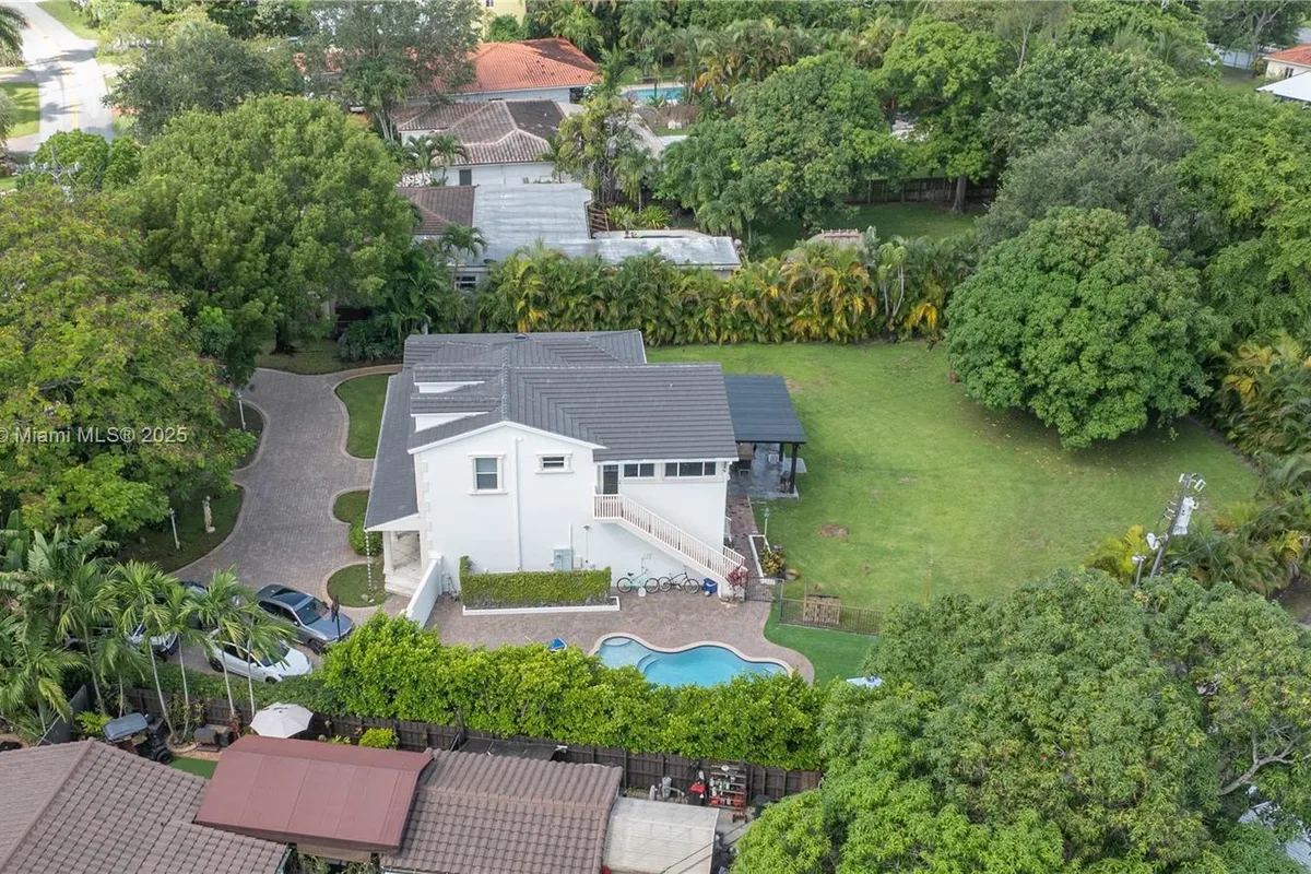 507 Hunting Lodge Dr, Miami Springs FL 33166