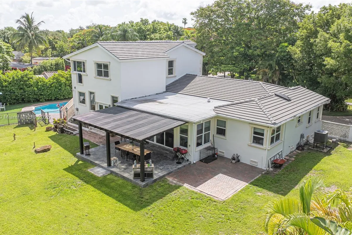 507 Hunting Lodge Dr, Miami Springs FL 33166