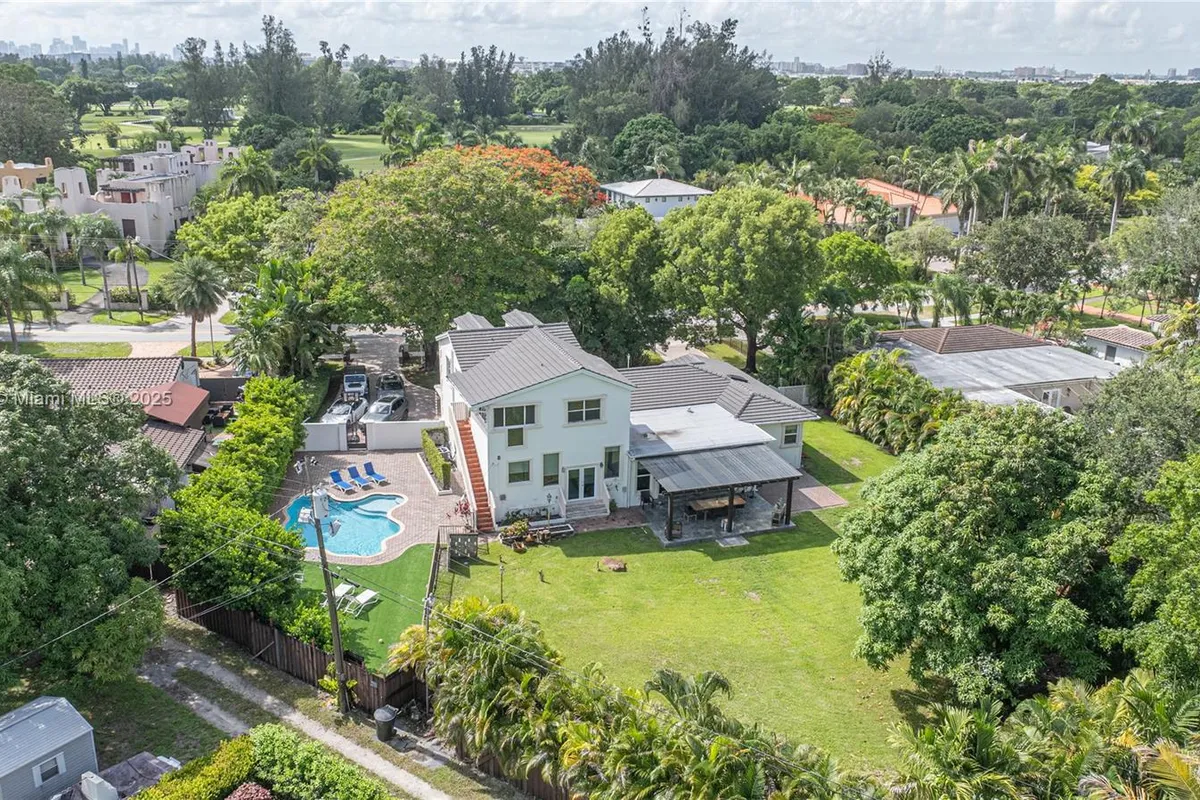 507 Hunting Lodge Dr, Miami Springs FL 33166