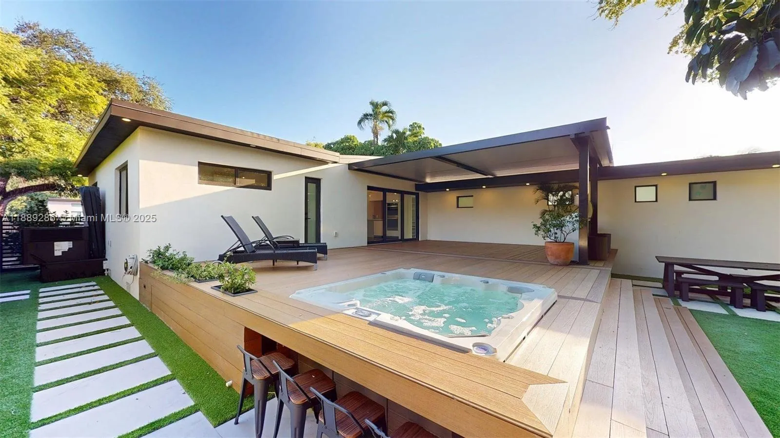 641 Nightingale Ave, Miami Springs FL 33166