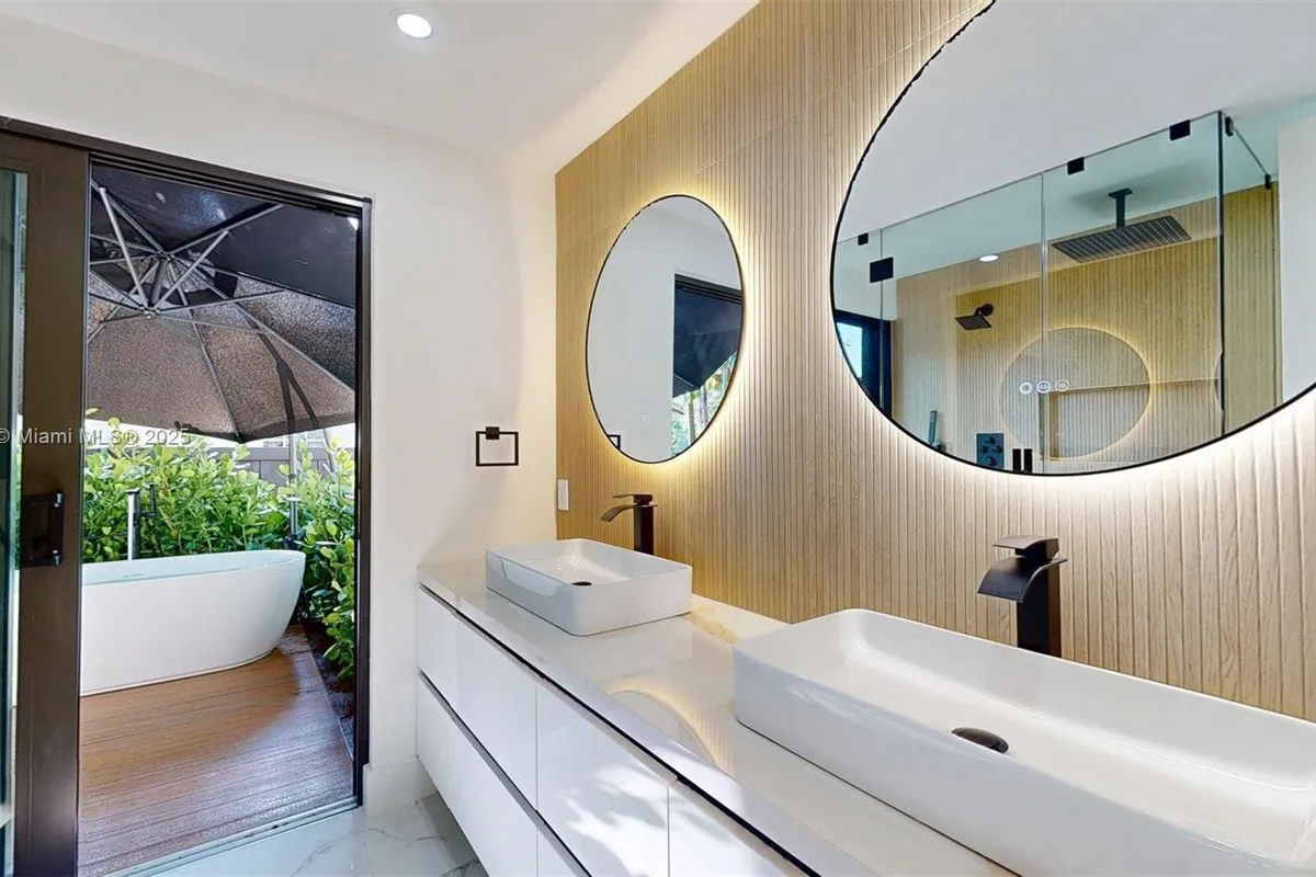 641 Nightingale Ave, Miami Springs FL 33166