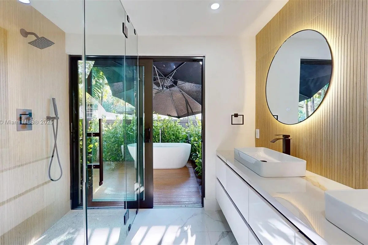 641 Nightingale Ave, Miami Springs FL 33166