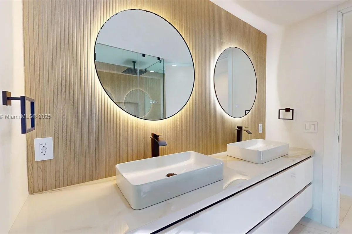 641 Nightingale Ave, Miami Springs FL 33166