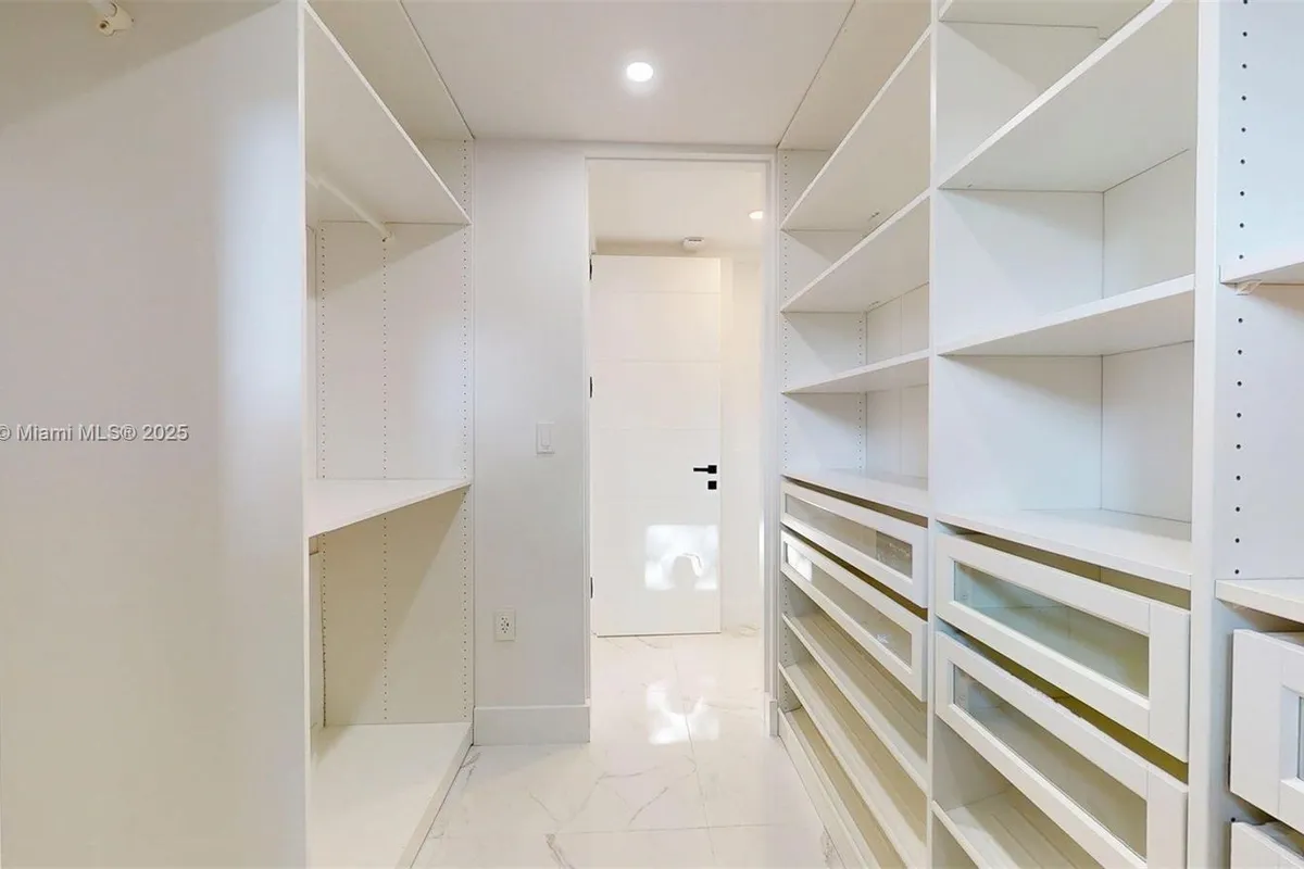 641 Nightingale Ave, Miami Springs FL 33166