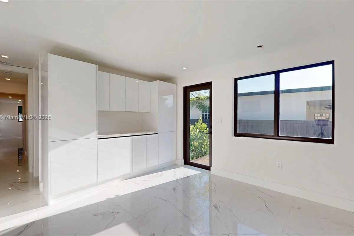 641 Nightingale Ave, Miami Springs FL 33166