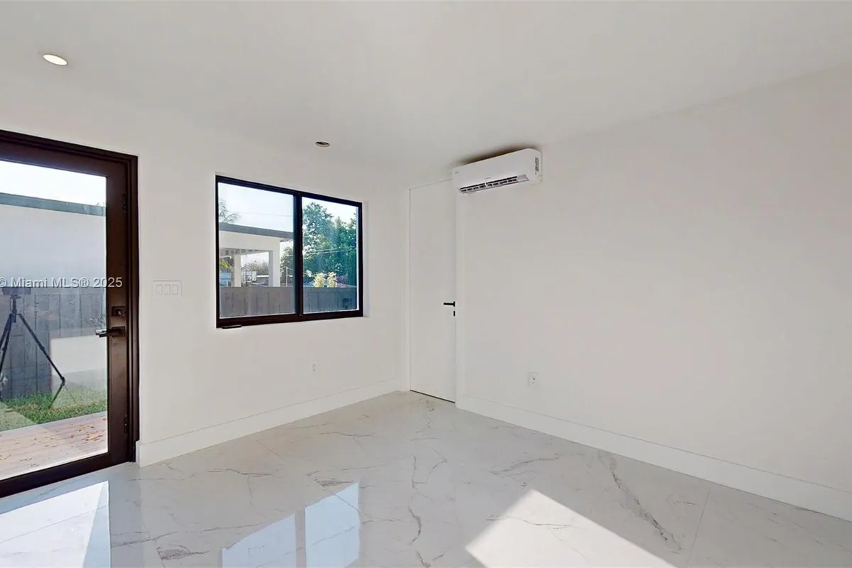 641 Nightingale Ave, Miami Springs FL 33166