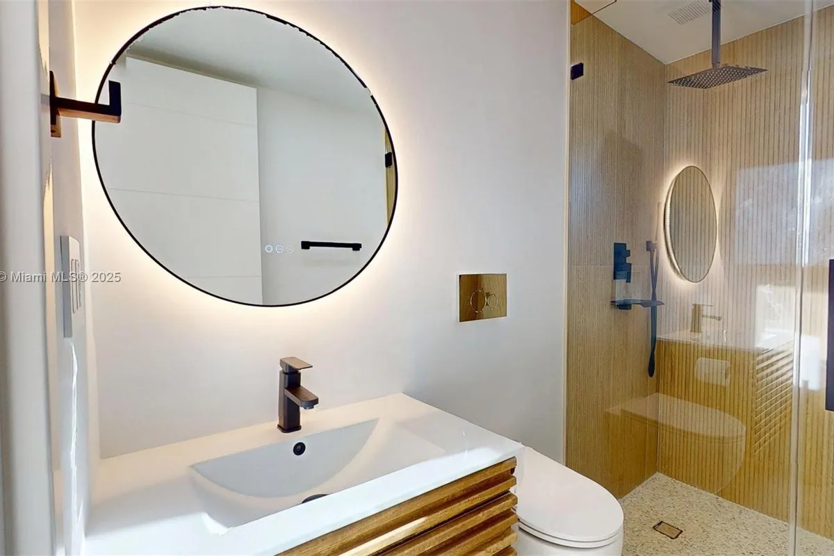 641 Nightingale Ave, Miami Springs FL 33166