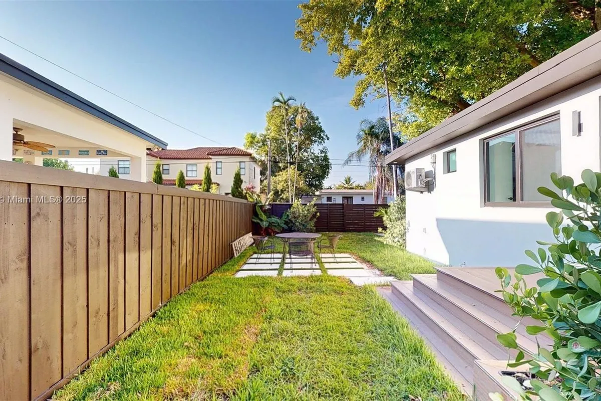 641 Nightingale Ave, Miami Springs FL 33166