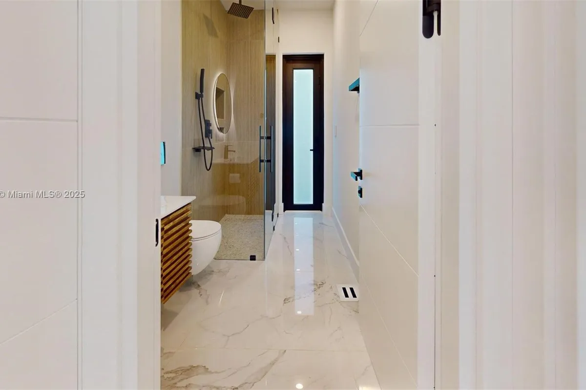 641 Nightingale Ave, Miami Springs FL 33166