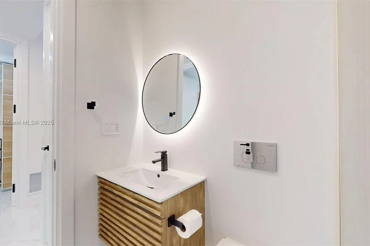 641 Nightingale Ave, Miami Springs FL 33166