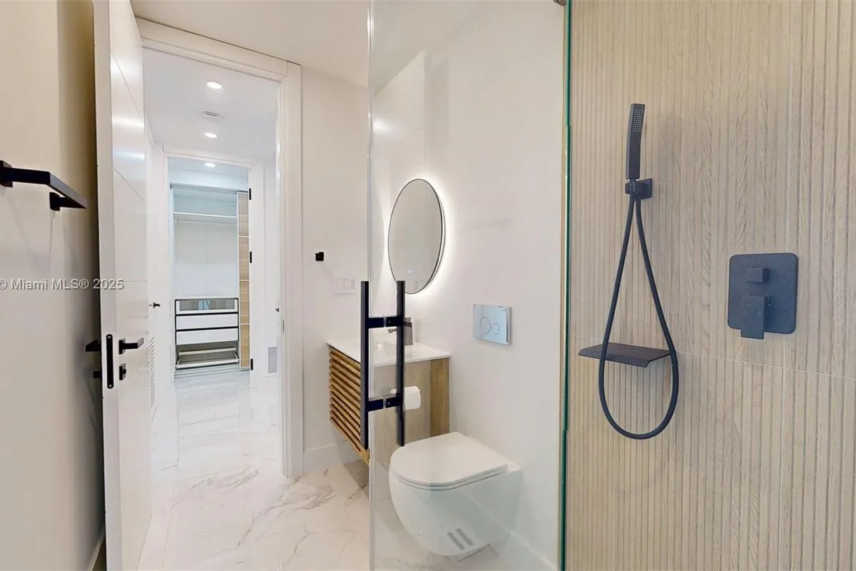 641 Nightingale Ave, Miami Springs FL 33166