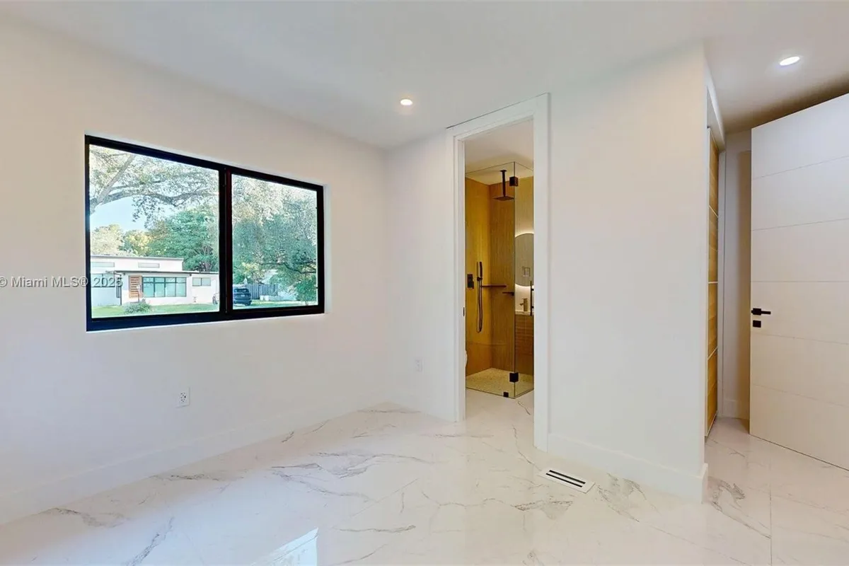 641 Nightingale Ave, Miami Springs FL 33166