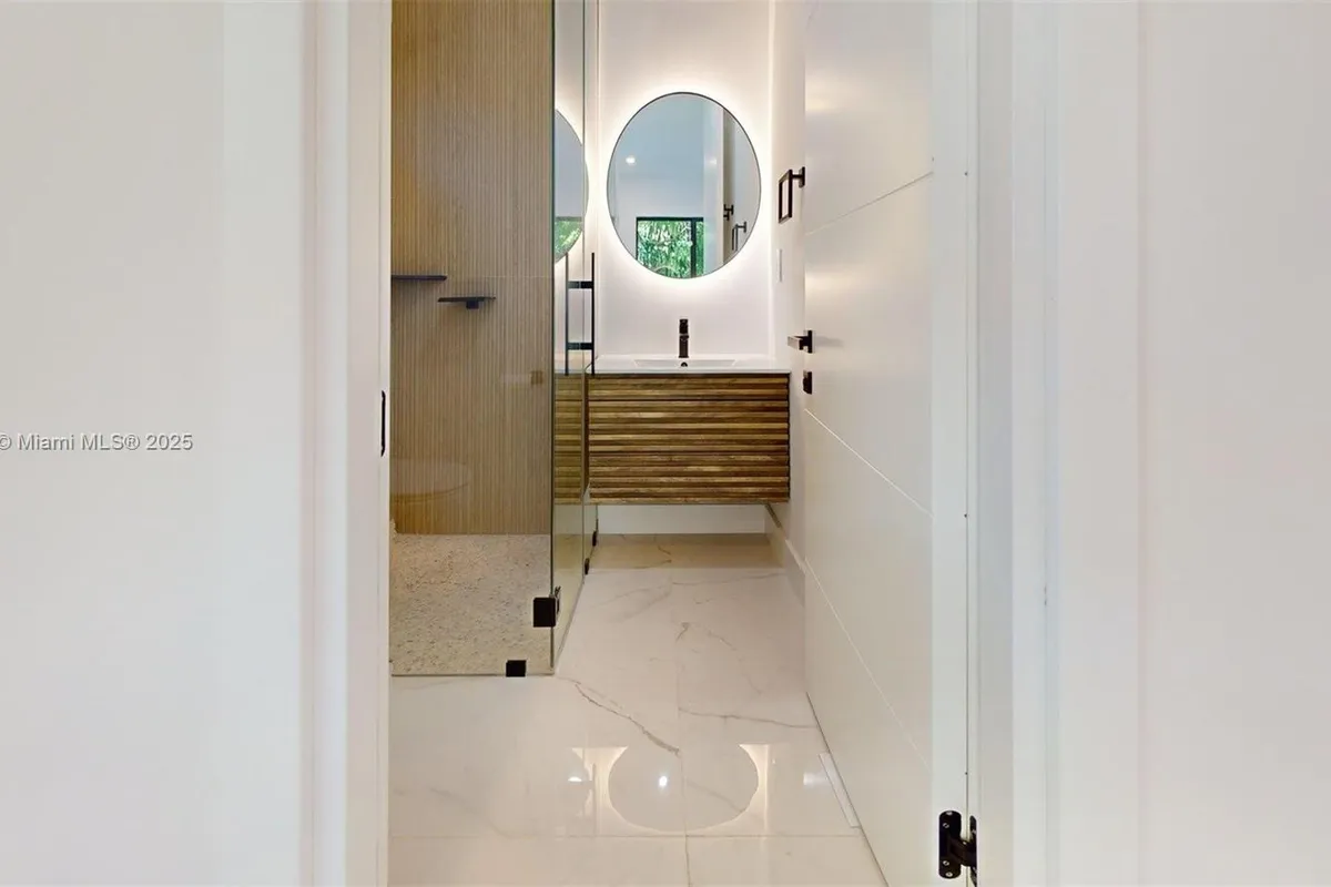 641 Nightingale Ave, Miami Springs FL 33166