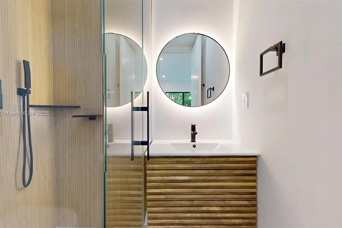 641 Nightingale Ave, Miami Springs FL 33166