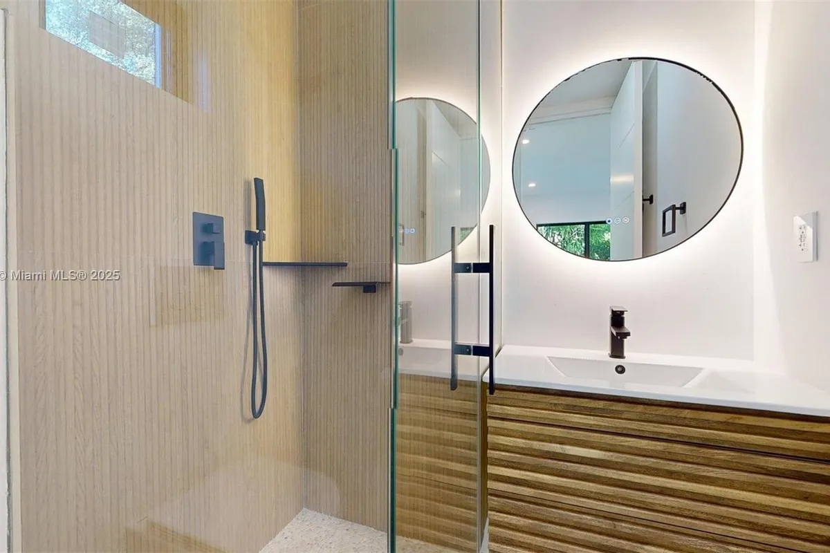 641 Nightingale Ave, Miami Springs FL 33166