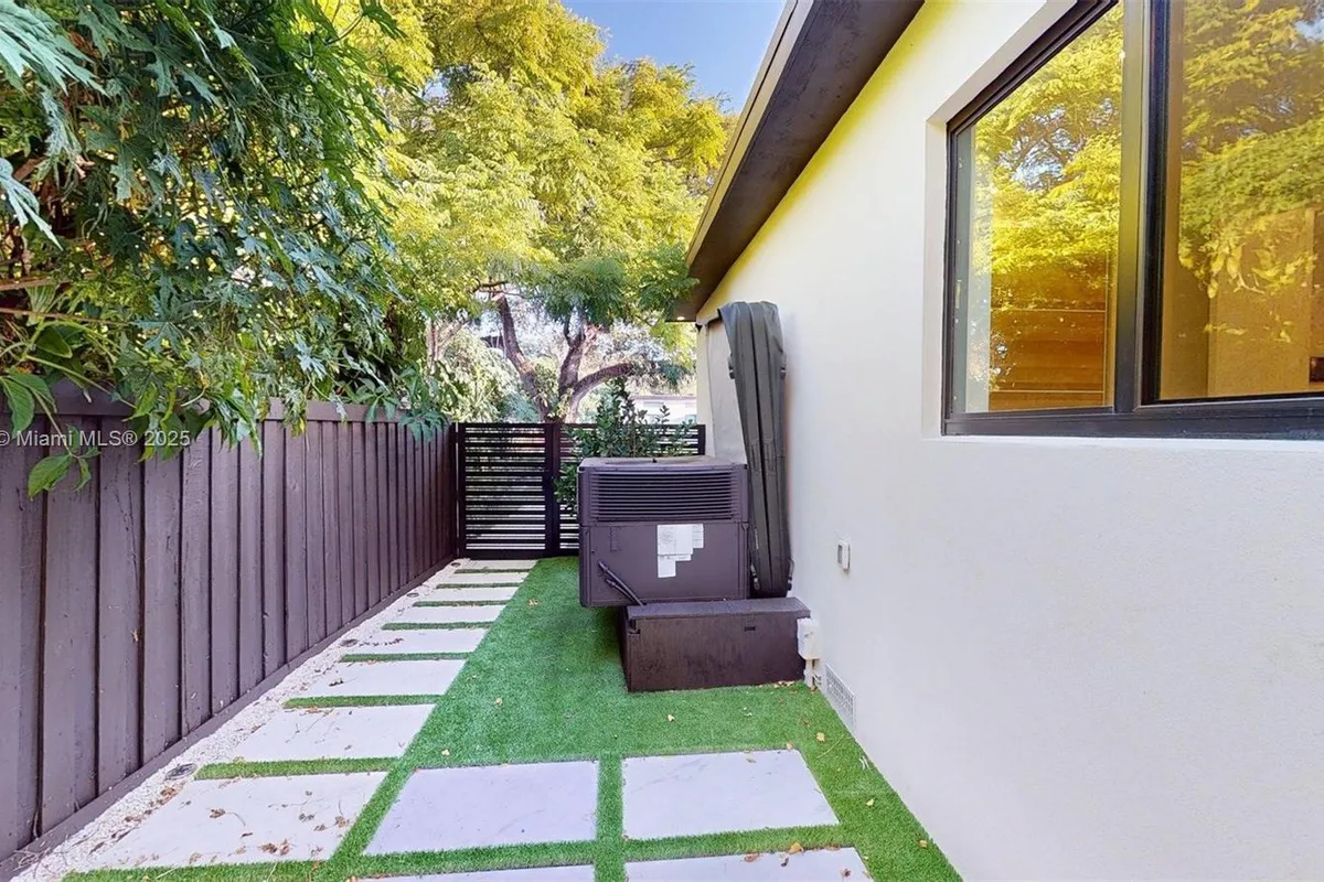 641 Nightingale Ave, Miami Springs FL 33166