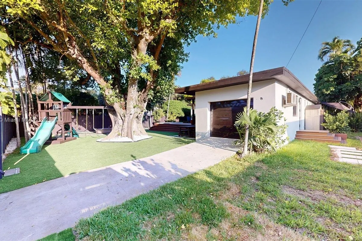 641 Nightingale Ave, Miami Springs FL 33166