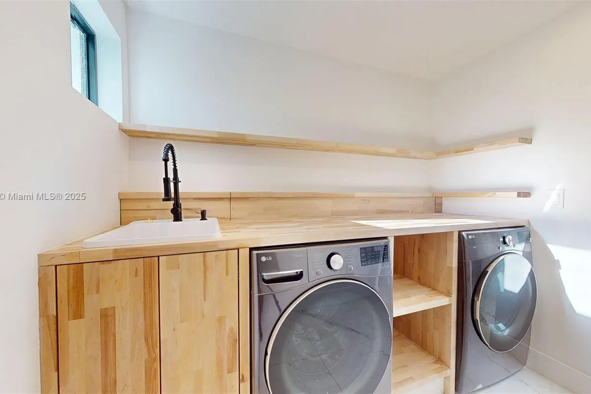 641 Nightingale Ave, Miami Springs FL 33166