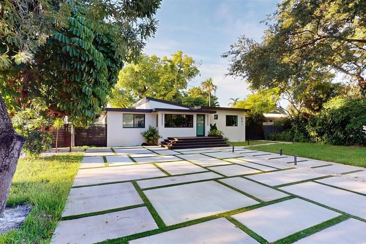 641 Nightingale Ave, Miami Springs FL 33166