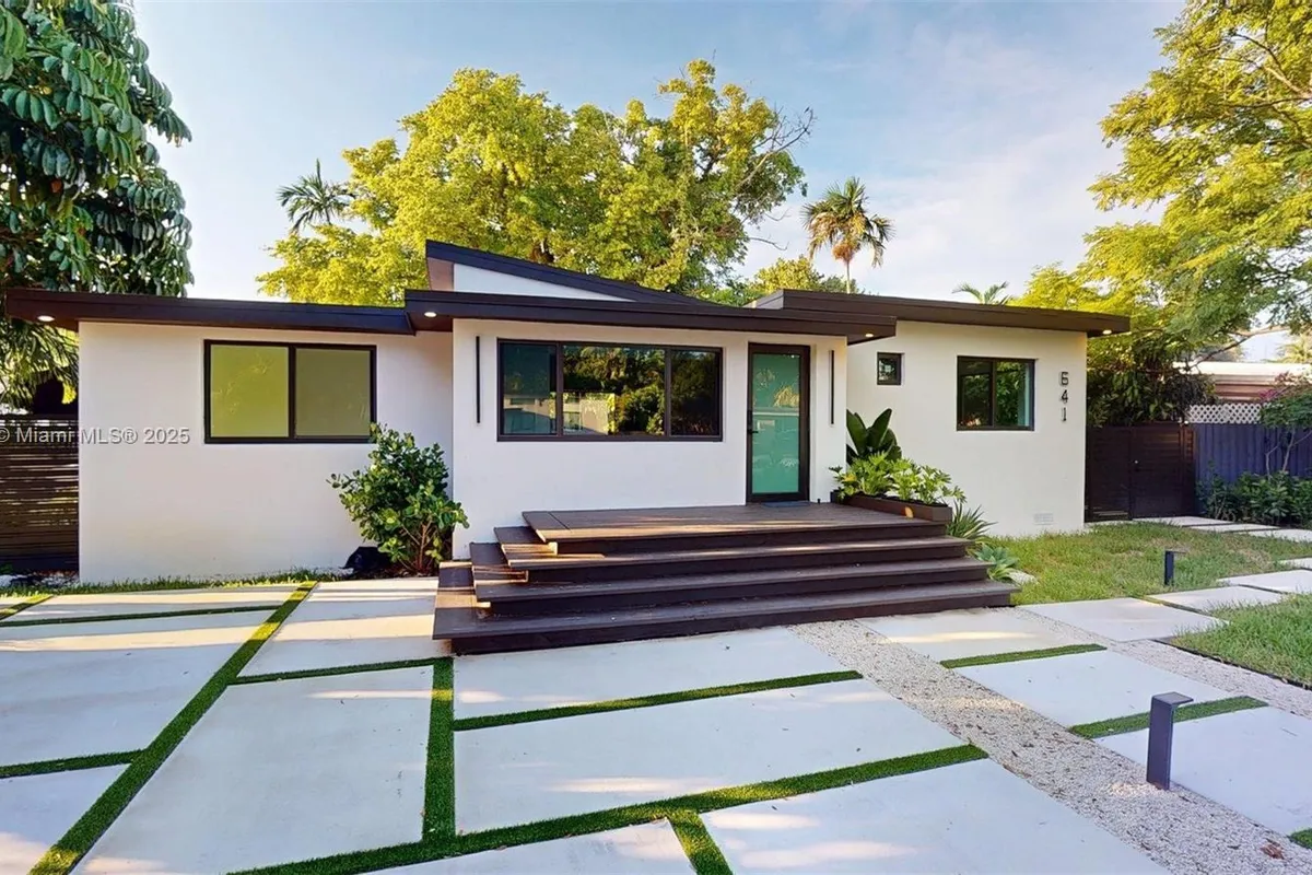 641 Nightingale Ave, Miami Springs FL 33166