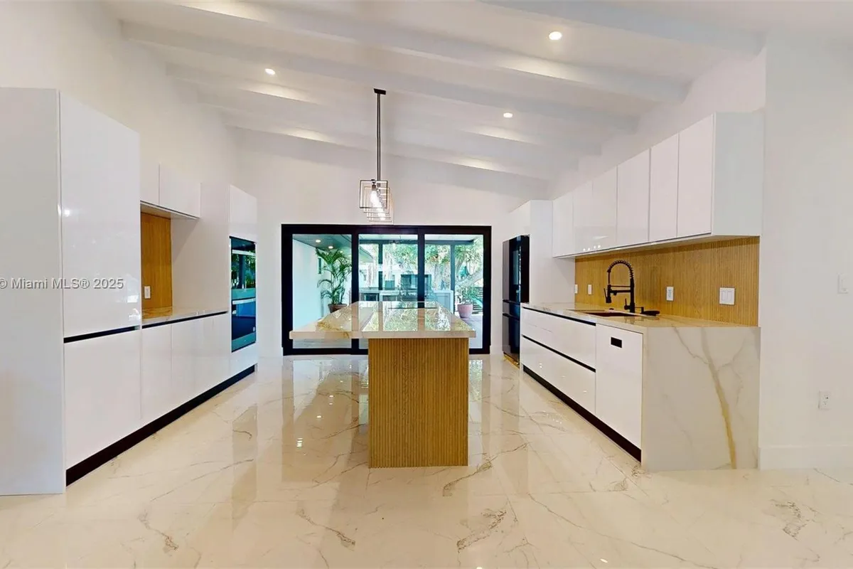 641 Nightingale Ave, Miami Springs FL 33166