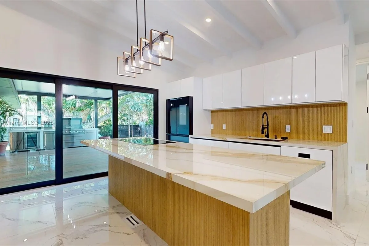 641 Nightingale Ave, Miami Springs FL 33166