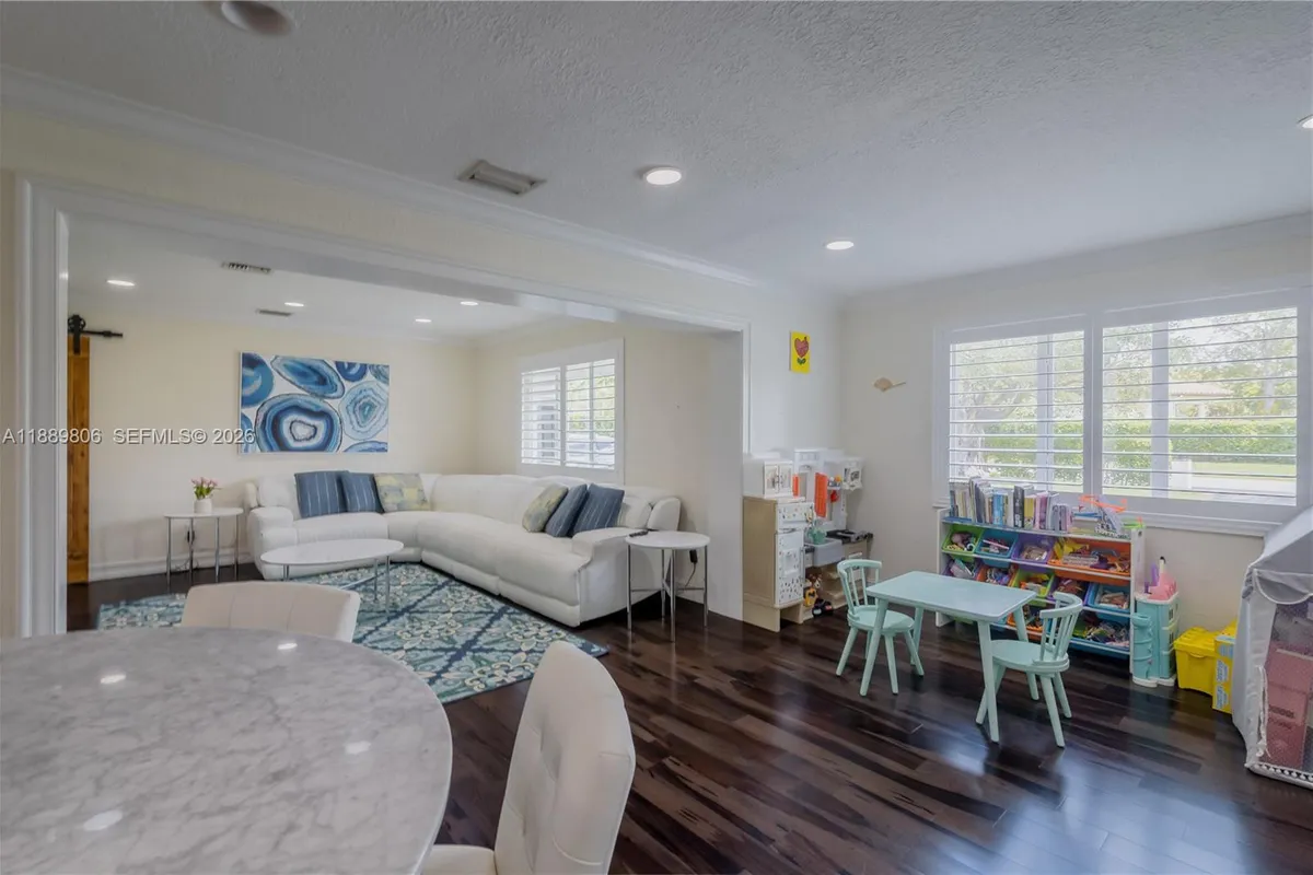 8500 SW 70th St, Miami FL 33143