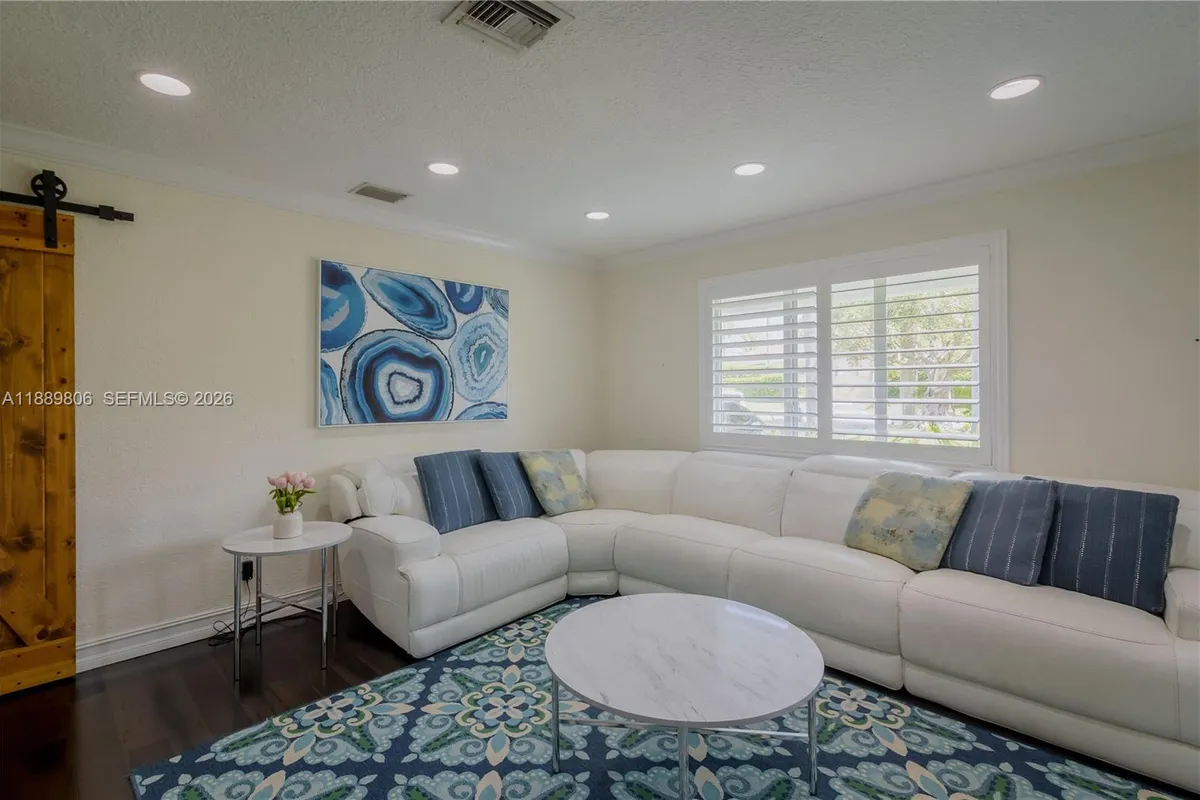 8500 SW 70th St, Miami FL 33143