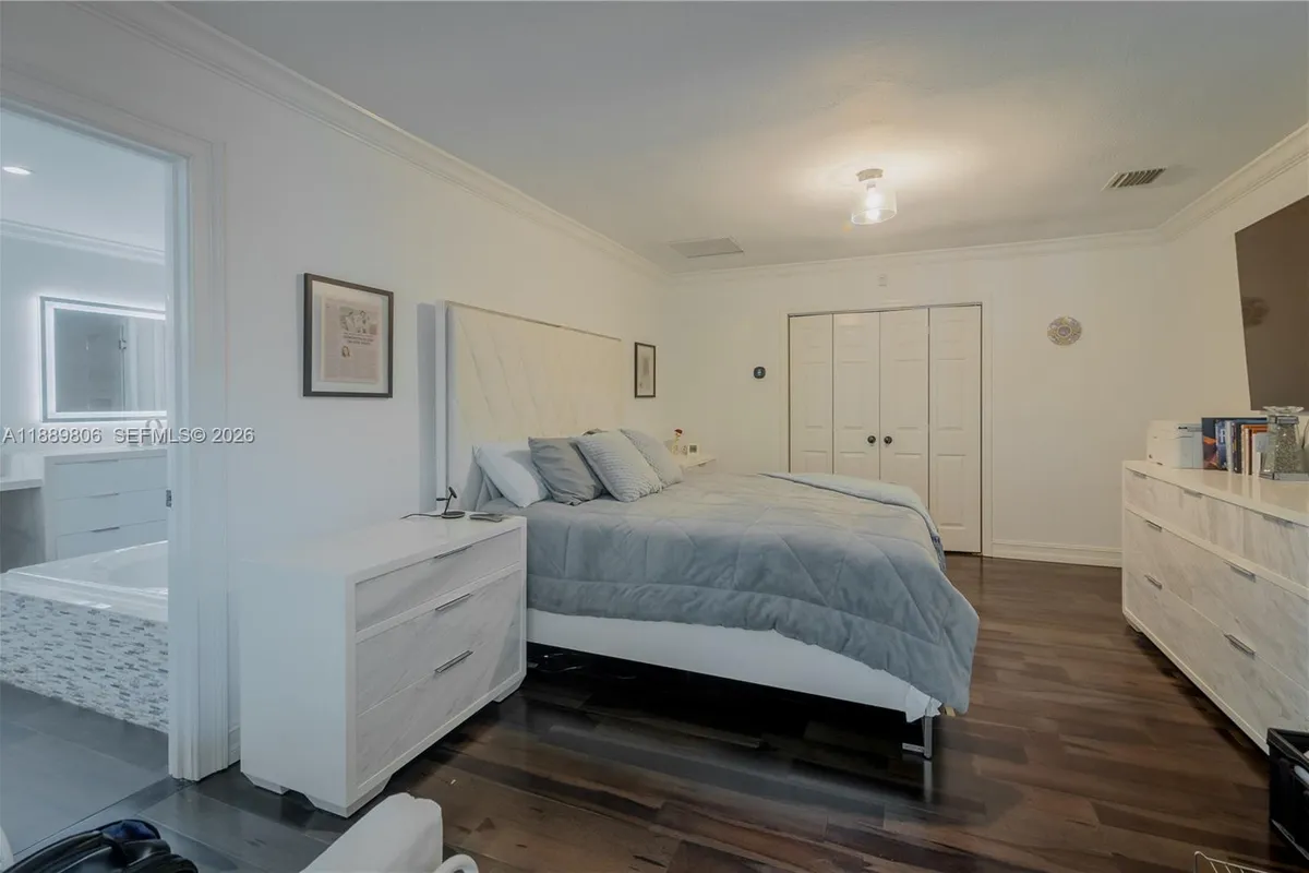 8500 SW 70th St, Miami FL 33143