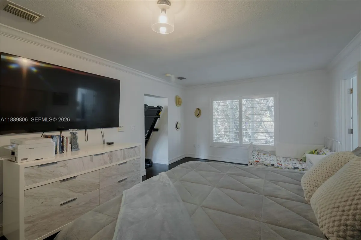 8500 SW 70th St, Miami FL 33143