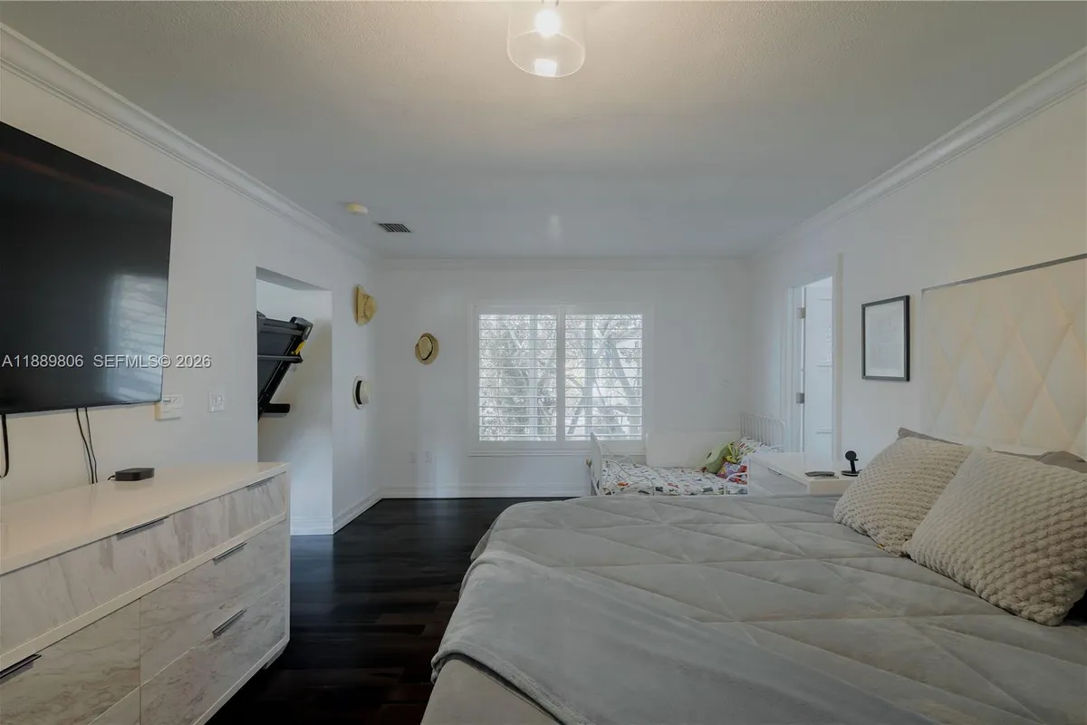 8500 SW 70th St, Miami FL 33143