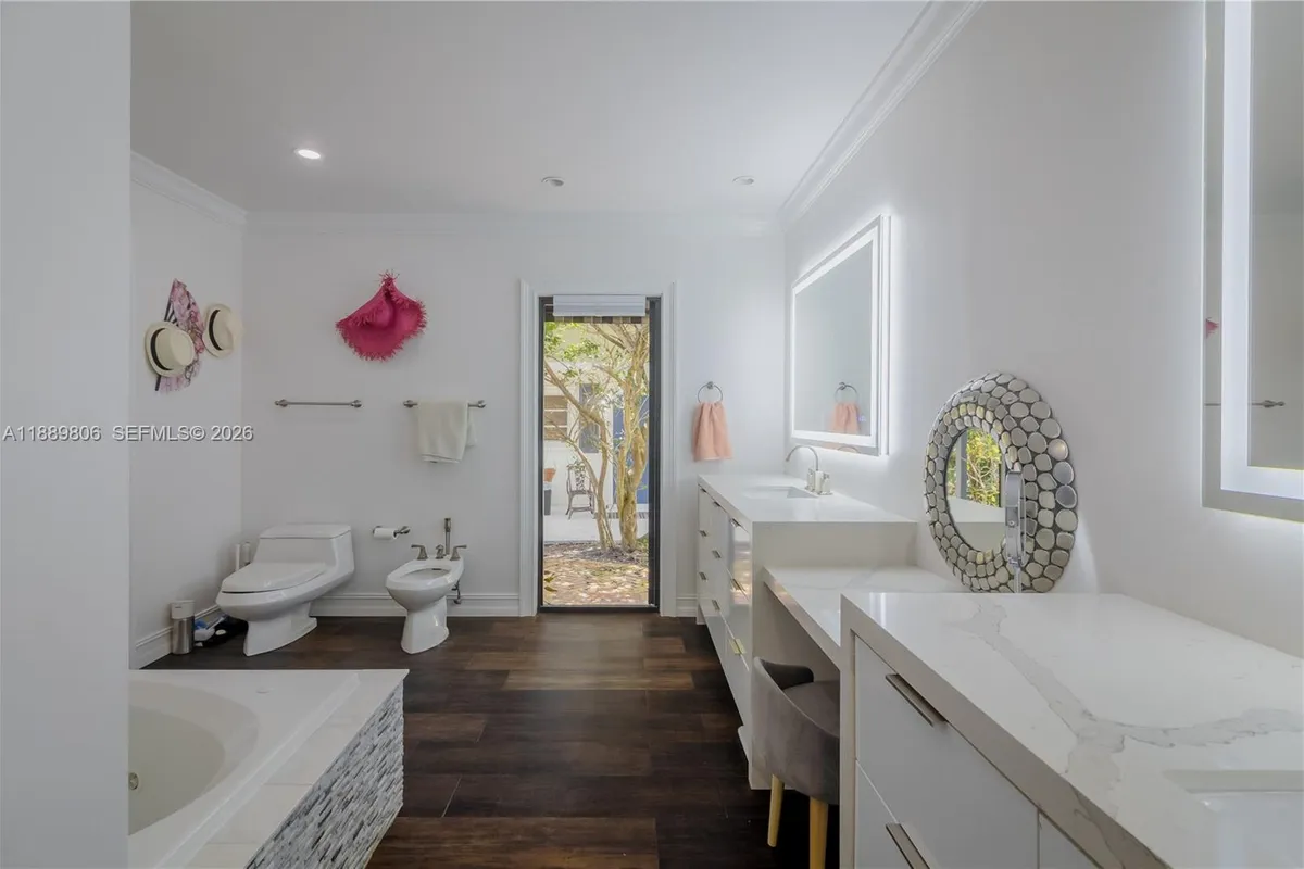 8500 SW 70th St, Miami FL 33143