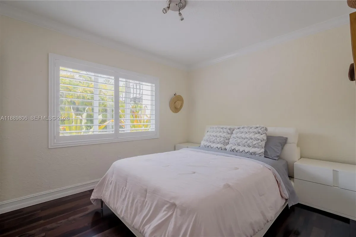 8500 SW 70th St, Miami FL 33143